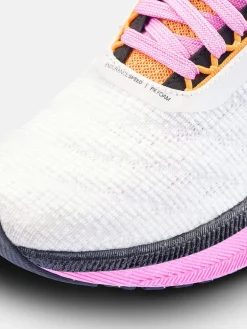 Women's Endurance 2 Running Shoe - Ash White/Fuchsia