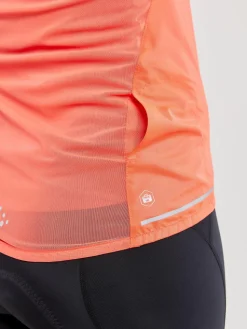 WOMEN'S ESSENCE LIGHT WIND CYCLING VEST - SHOCK